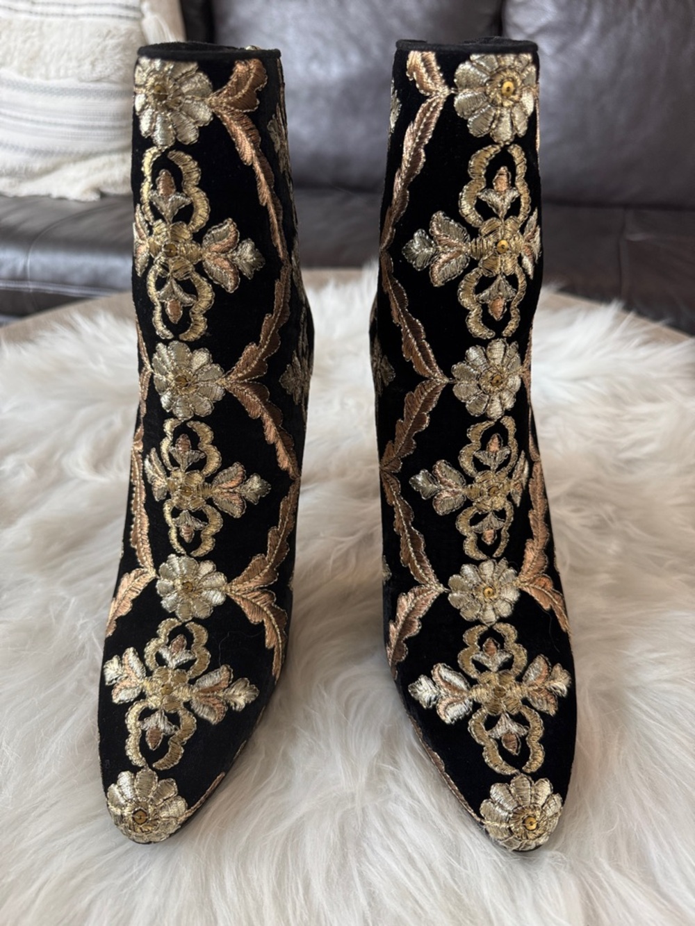 Manolo Blahnik Isola Embroidered Black Velvet Booties size 40 - Picture 6 of 17